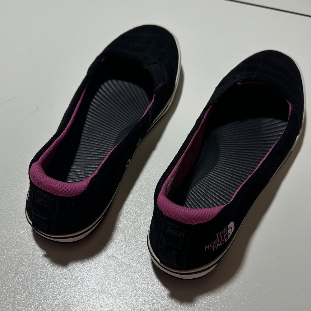 The North Face Women’s Black Slip-On Flats Purple Trim Casual Shoes - Picture 8 of 9